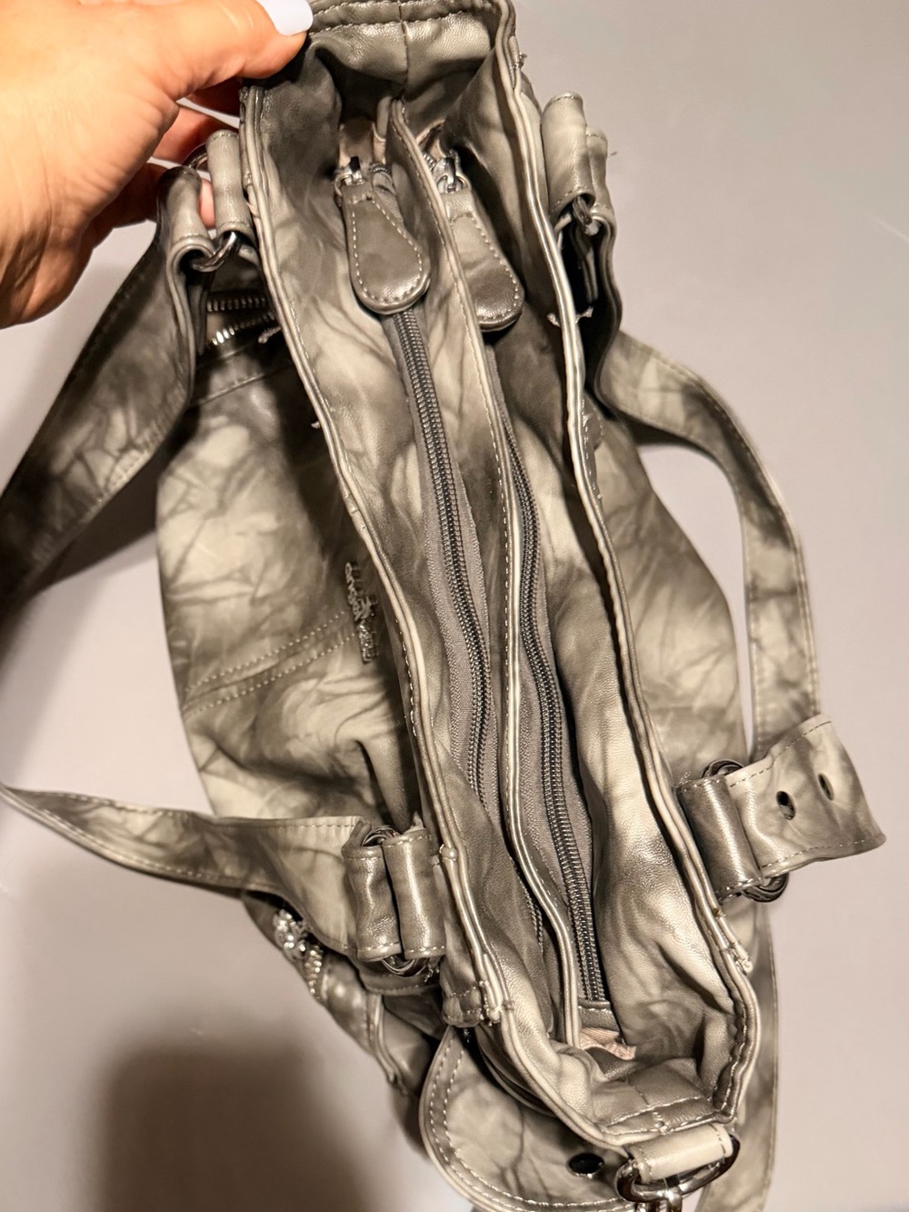 Angel Kiss Faux Leather Metallic Silver Shoulder Bag - Picture 7 of 13